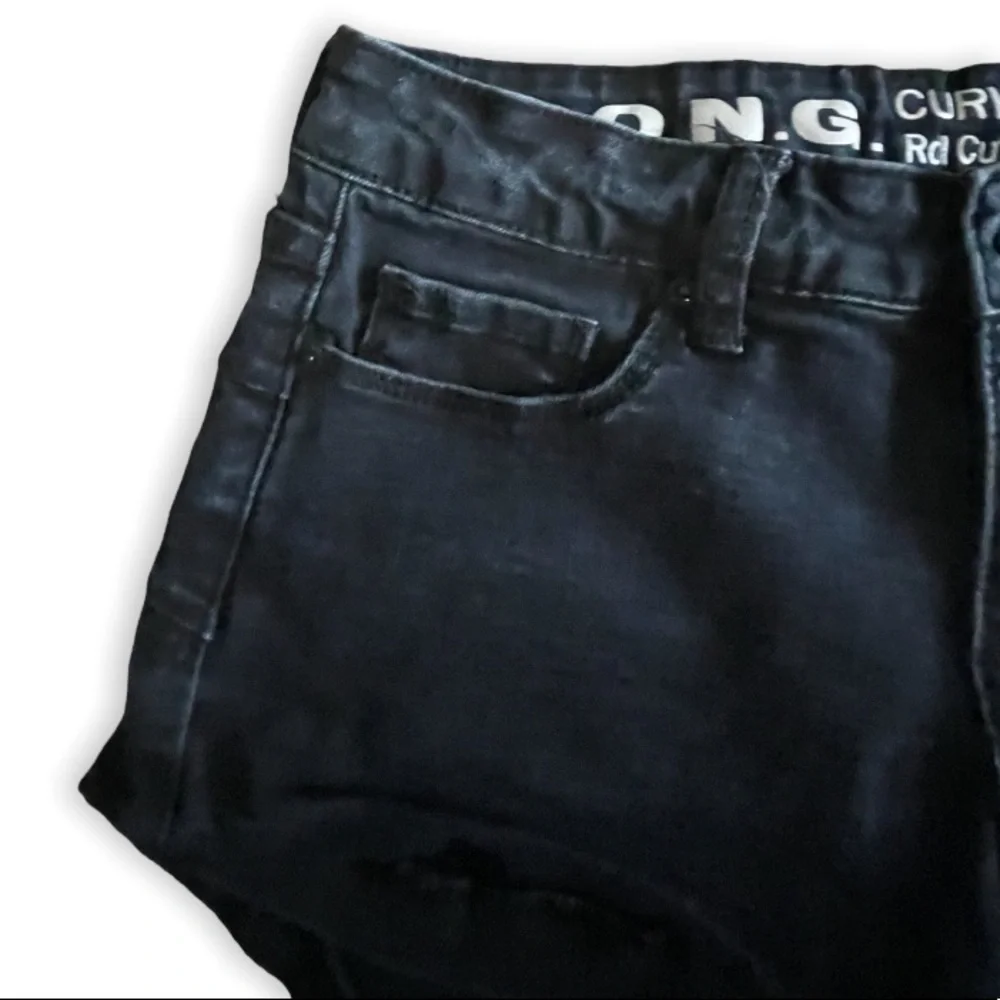 S.O.N.G. Woman’s Black Curvy Mid Rise Roll Cuff Denim Jean Shorts Size 7/28 - Picture 6 of 10